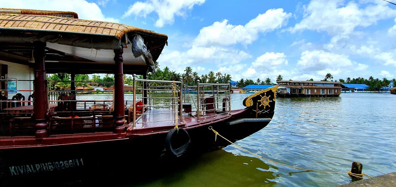 Puthussery Houseboats
