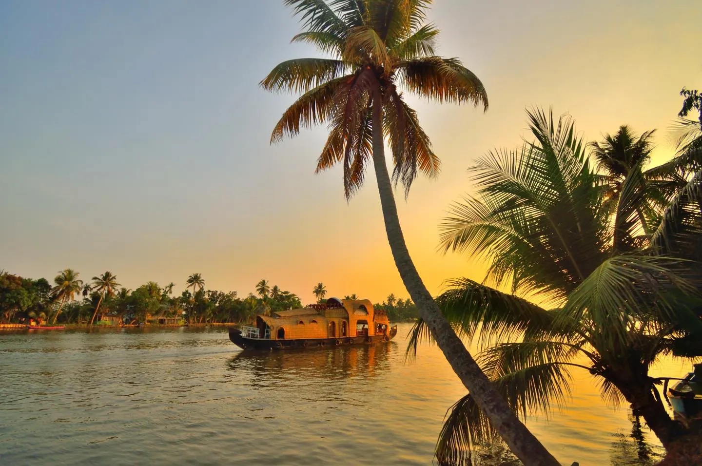 Grand Villa Houseboat