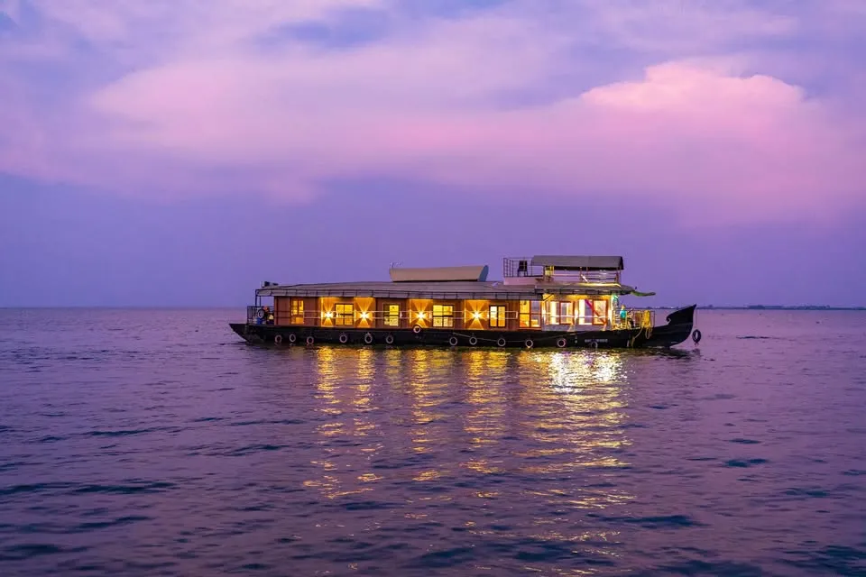 Coco Houseboats