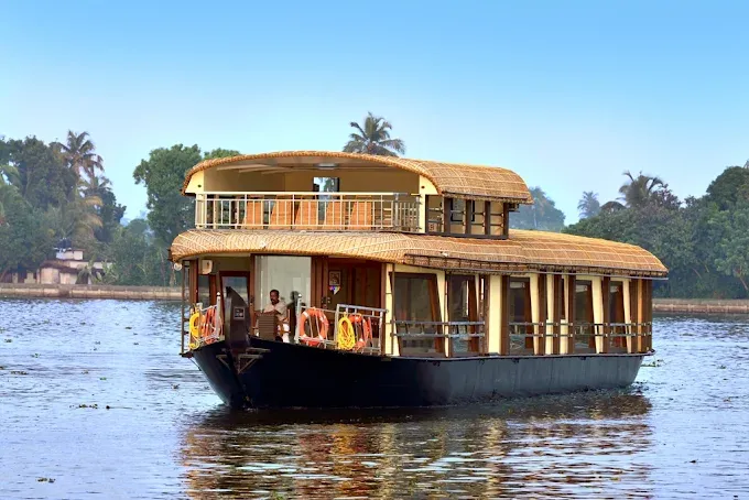 Waves and Dales Alleppey Houseboat